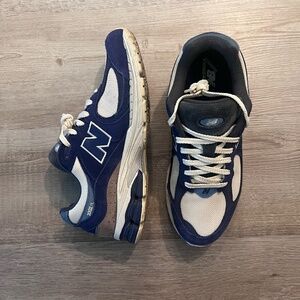 New Balance 2002R (Navy/Cream)